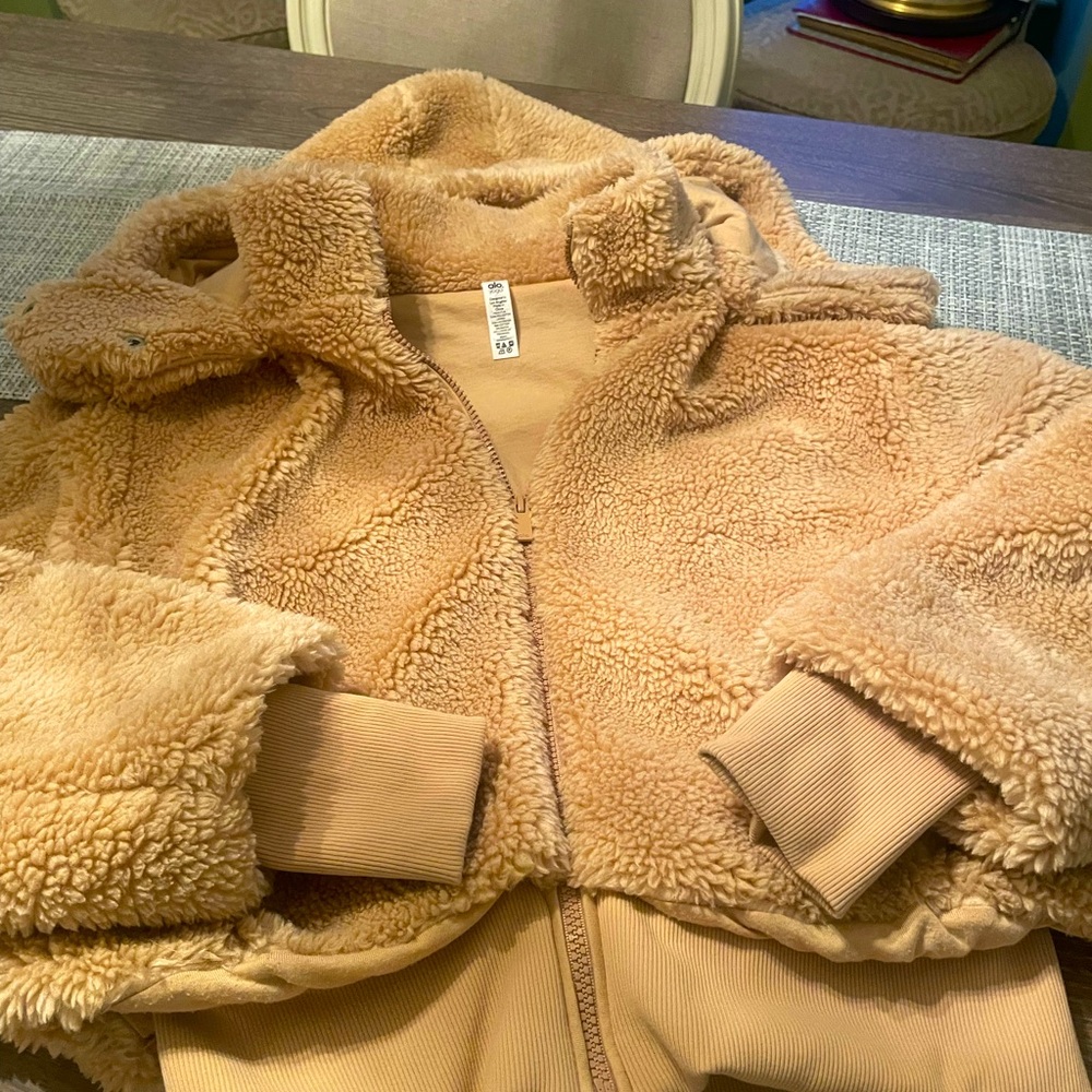 Alo Sherpa cropped jacket!